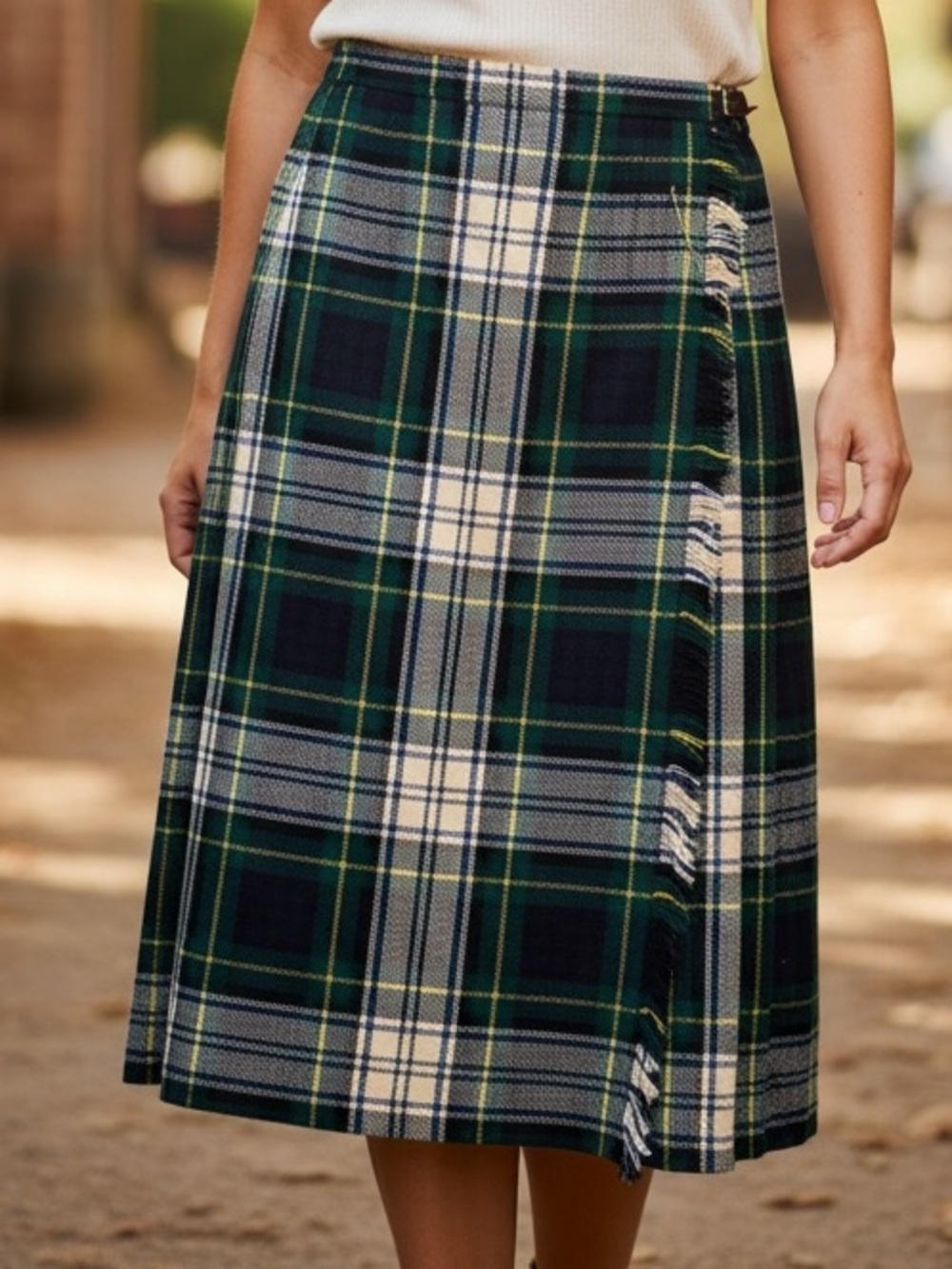Classic Wool Green Plaid Midi Skirt with Cream Accents - Size 8